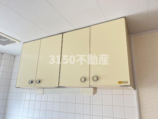 コーポ堀江の収納|キッチン吊戸棚