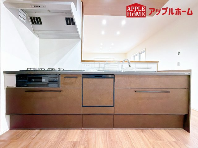 [新築住宅] 坂戸市鎌倉町 全6区画のキッチン|見栄えもよくお手入れもスムーズに出来ます。豊富な収納力もございますので、キッチンスペースをスッキリとお使い頂けそうです。