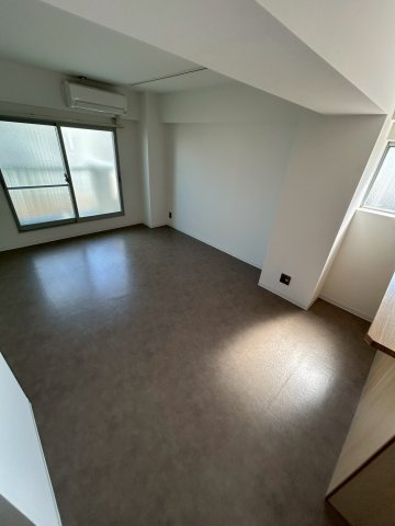 ＢＥＬＬＴＲＥＥ岡本山手の居間・リビング