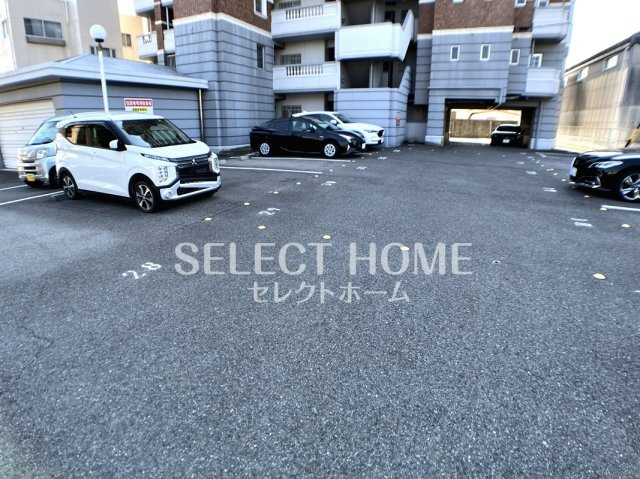 【駐車場】 | コメルスⅤ | 駐車場完備です