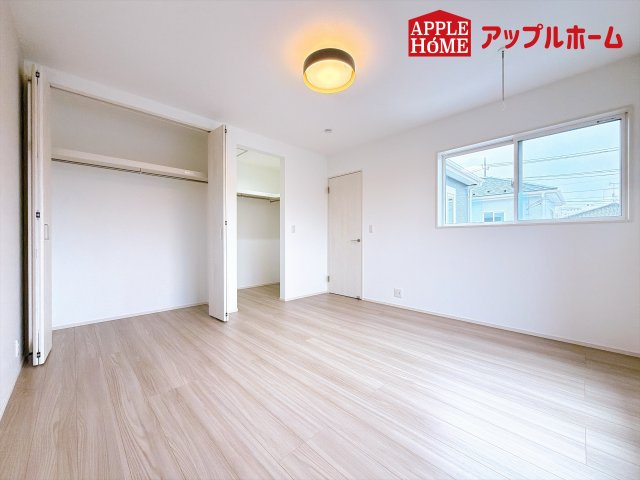 [新築住宅] 坂戸市鎌倉町 全6区画の洋室|２階居室は全室収納あり！たっぷりある収納活用でお部屋もキレイを保てます♪