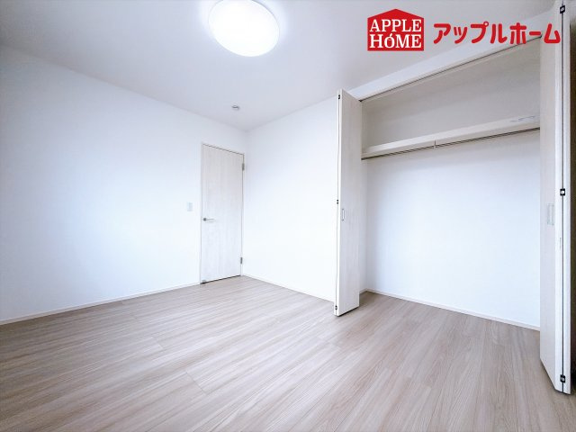 [新築住宅] 坂戸市鎌倉町 全6区画の洋室|２階居室は全室収納あり！たっぷりある収納活用でお部屋もキレイを保てます♪