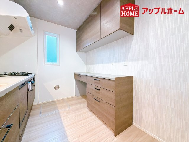 [新築住宅] 坂戸市鎌倉町 全6区画のキッチン|見栄えもよくお手入れもスムーズに出来ます。豊富な収納力もございますので、キッチンスペースをスッキリとお使い頂けそうです。