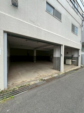 【駐車場】 | マンション翔鶴一階貸倉庫