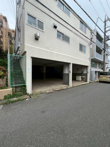 【駐車場】 | マンション翔鶴一階貸倉庫