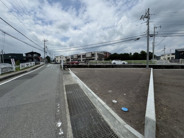 【前面道路含む現地写真】 | 御殿場市萩原　新築戸建て | 南西側前面道路は幅員8ｍ以上♪接道面も24ｍ以上と広く、陽当たりの良い立地です♪