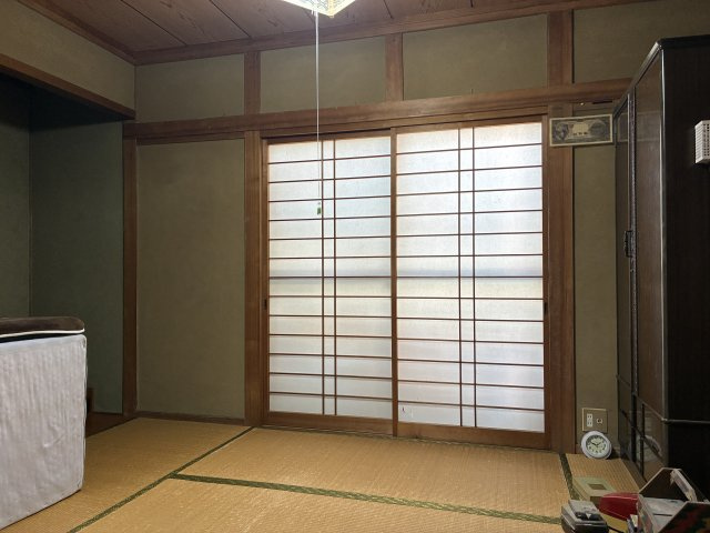 三条町リフォーム戸建の和室|1階和室は畳の表替え、襖の張替えを行います