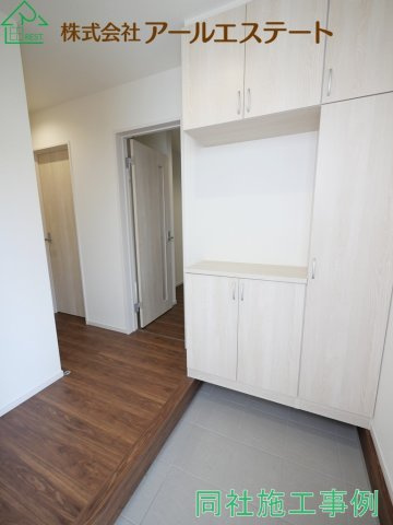 高砂市阿弥陀町北池2期　　新築戸建の玄関|同社施工事例