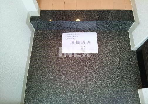 横浜市南区日枝町１丁目の賃貸マンションの玄関
