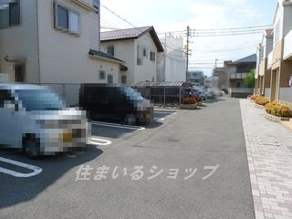 アルル　参番館の駐車場