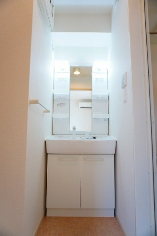 ハイグレイス１番館の洗面所|広い洗面スペース