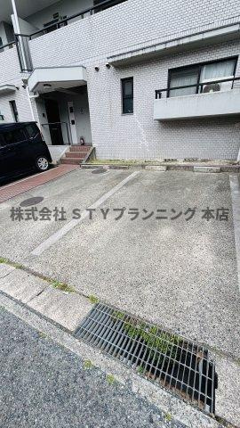 仲介手数料0円！ユニーブル薬師山の駐車場