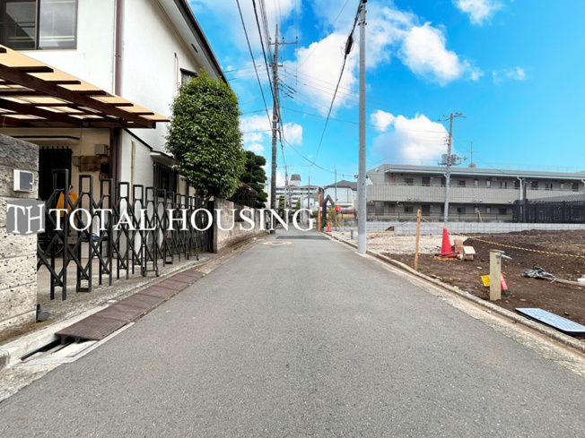 【前面道路含む現地写真】 | 三鷹市野崎1丁目　新築戸建　全3棟