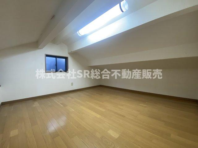 菱屋東1丁目中古戸建の洋室|ロフトは女性とお子様なら真ん中ぐらいで立てる程の高さです！