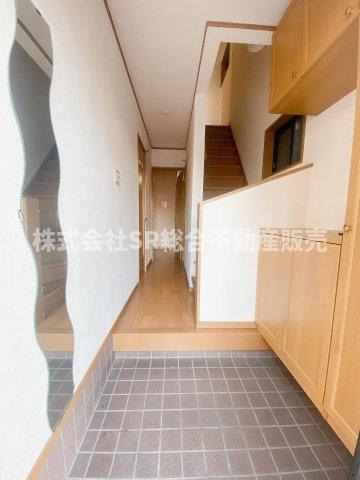 菱屋東1丁目中古戸建の玄関|玄関にはシューズボックスあり広く使えます！