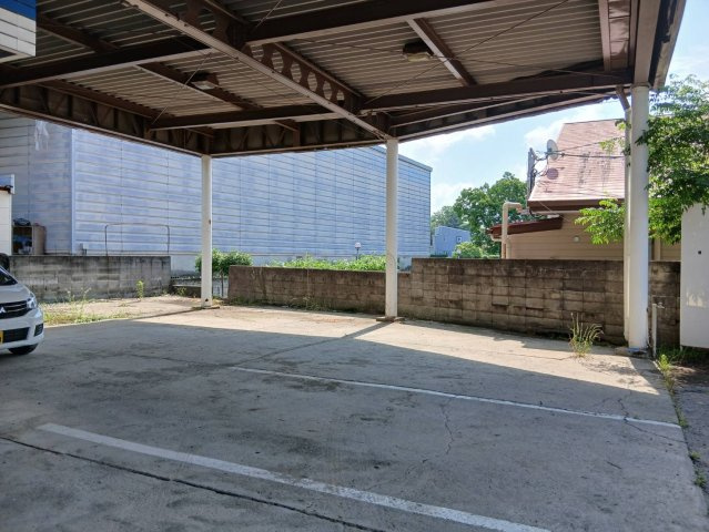 Ｒ２０８店舗の駐車場|広い駐車場があります