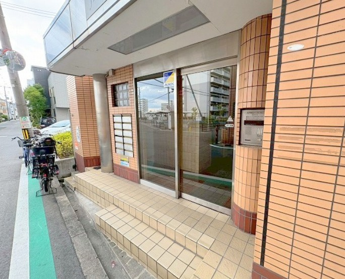 大阪市東淀川区東淡路５丁目　１棟レジのエントランス