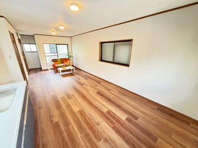 【居間・リビング】 | 日置荘北町２丁　中古一戸建