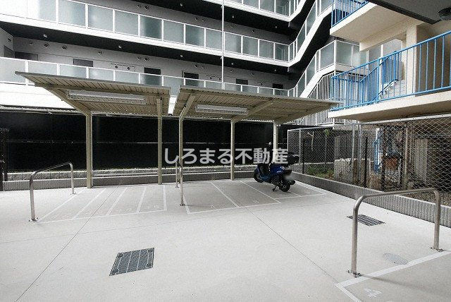 プレサンス大国町ブライスの駐車場