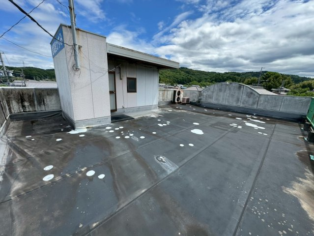 岐阜県可児市　店舗兼住宅の駐車場