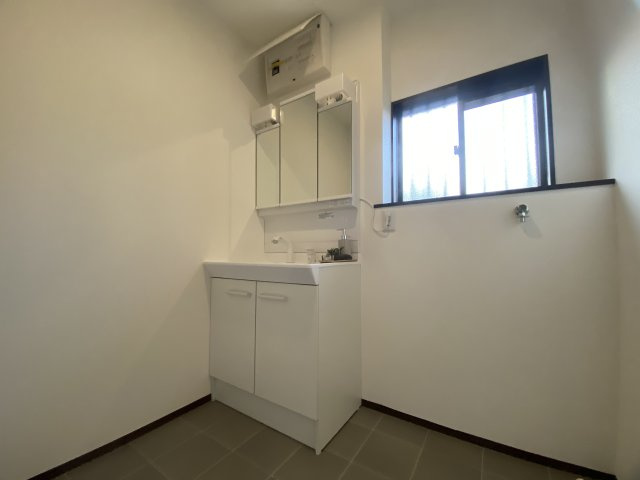 川越市豊田本4丁目中古戸建【フルリノベ済】の独立洗面台