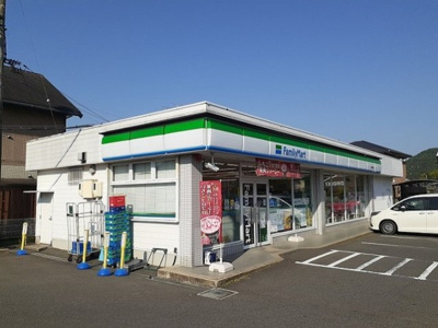 【周辺】 | ＬＡＶＥＲＴ | ファミリーマート長尾店まで250m