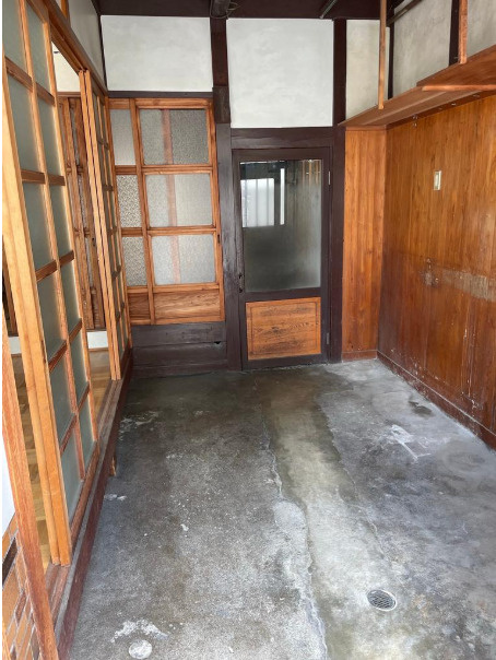 紫野門前町 中古戸建の玄関