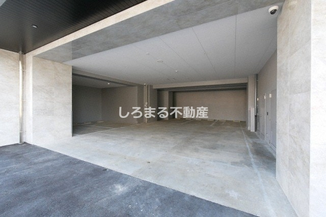 MELDIA CREST TAPP NAMBA-WESTの駐車場