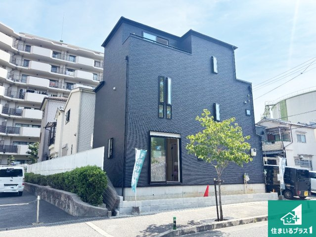羽曳野市西浦　第1期　新築一戸建ての外観|周辺は落ち着いた街並みの住宅地！子育てがしやすい住環境です！まだ未完成ですが、現地でしかわからない事もございます。是非一度ご覧ください。