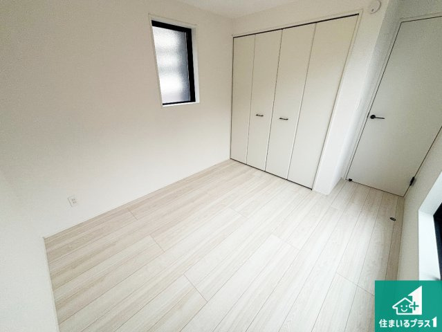 羽曳野市西浦　第1期　新築一戸建ての洋室|シンプルな洋室は、自分好みのインテリアが楽しめます♪ご家族とインテリアや家具を選びに行くのは物件購入時の醍醐味の一つです。ぜひお楽しみください♪