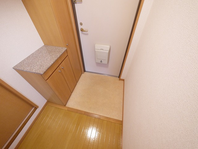 アンソレイエ　（前裁町）の玄関|落ち着いた玄関です