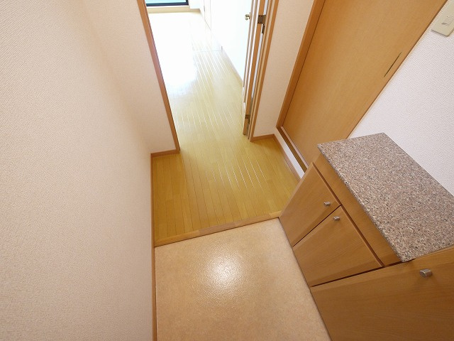 アンソレイエ　（前裁町）の玄関|毎日通る玄関はこちらです