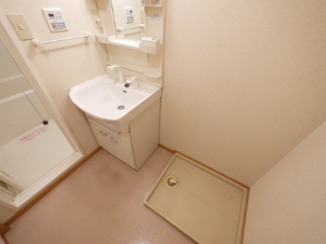 アンソレイエ　（前裁町）の洗面所|コンパクトで使いやすい洗面所
