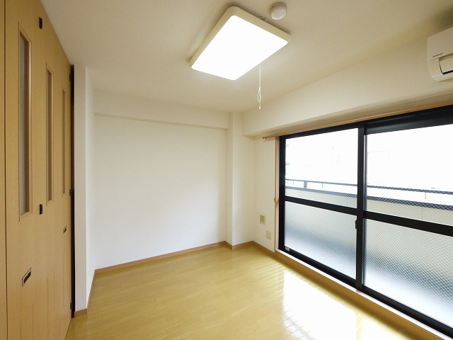 アンソレイエ　（前裁町）の寝室|落ち着いて過ごせるお部屋なので、寝室にいかがでしょうか