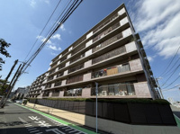 【外観】 | 東峰マンション大橋２☆仲介手数料無料☆ | 便利な駅前エリアから少し落ち着いた、生活のしやすい好環境。教育施設や医療機関、公園なども点在し、安心して暮らせる街並みです。