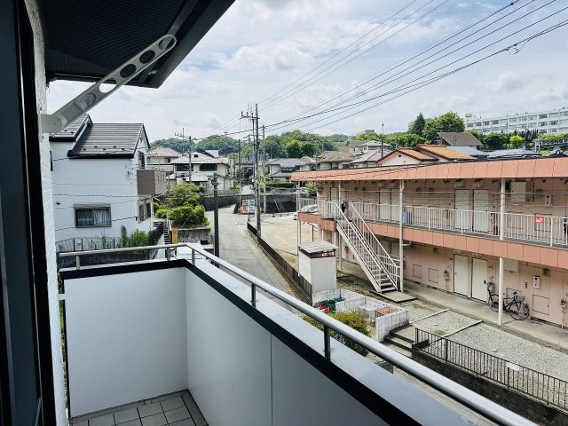 八王子市　片倉町　中古戸建てのバルコニー|～陽当たりの良いバルコニー　洗濯物がよく乾きそうです～