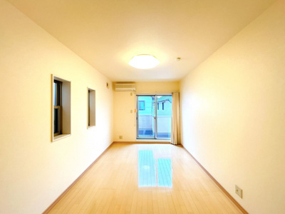 【洋室】 | 中古一戸建　高知市鴨部２丁目 | 7.5帖