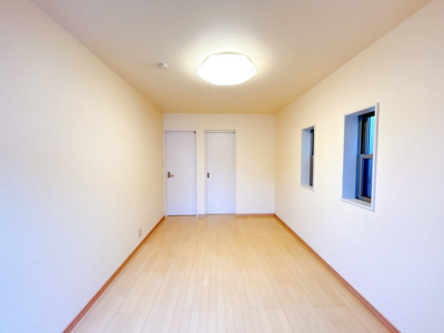 【洋室】 | 中古一戸建　高知市鴨部２丁目 | 7.5帖
