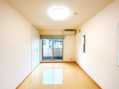 【洋室】 | 中古一戸建　高知市鴨部２丁目 | 6.7帖