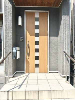 【玄関】 | 中古一戸建　高知市鴨部２丁目