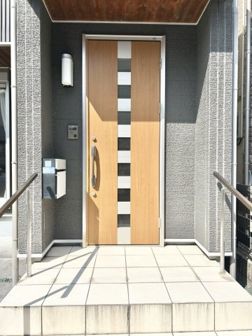 【玄関】 | 中古一戸建　高知市鴨部２丁目