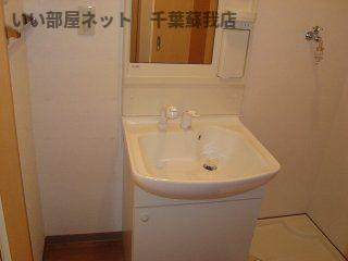ティアラの洗面所|明るい洗面所です