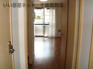 ティアラの内装|明るい色調の室内です