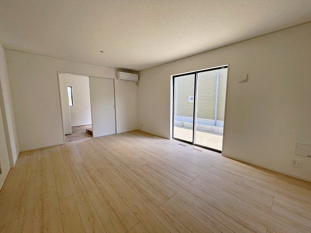 新築戸建・新築建売　須賀川市影沼町第4　第一小・第一中の独立洗面台|三面鏡洗面台で朝の身支度もしやすく収納力も◎洗面台に物を置かずすっきり清潔に保つことができます！