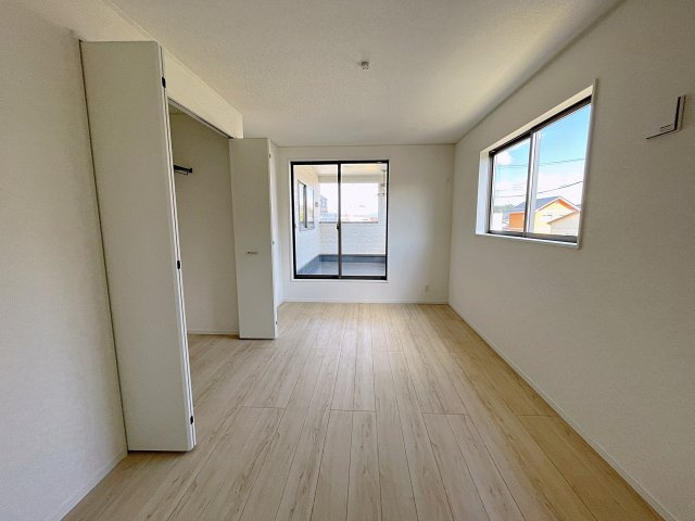 新築戸建・新築建売　須賀川市影沼町第4　第一小・第一中の洋室|5.7帖の洋室はシンプルなので様々なテイストのインテリアも合いそうですね！
