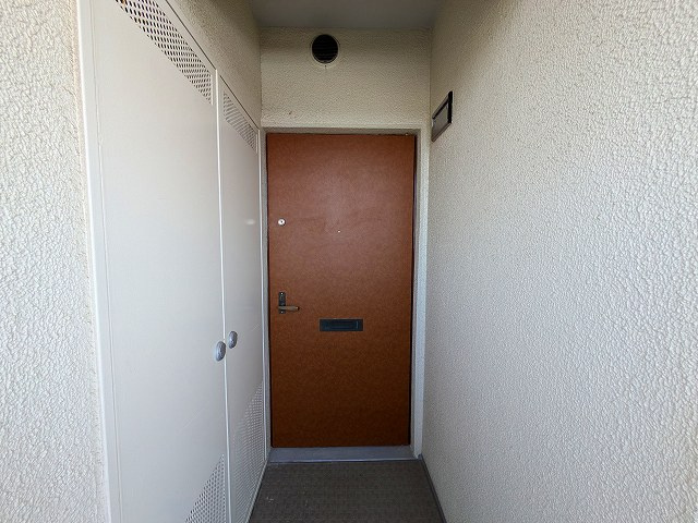 大森本町ハイツの玄関