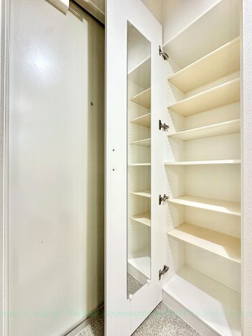 セレスティアル大曽根の玄関