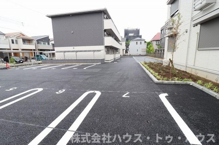 アベニュー　Ｂの駐車場