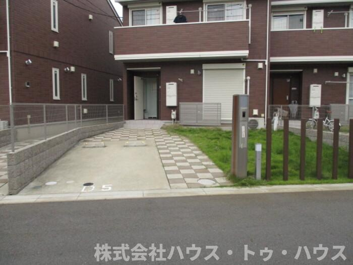 イーグレット　Dの駐車場