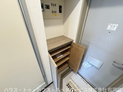 コンフォール小泉の玄関